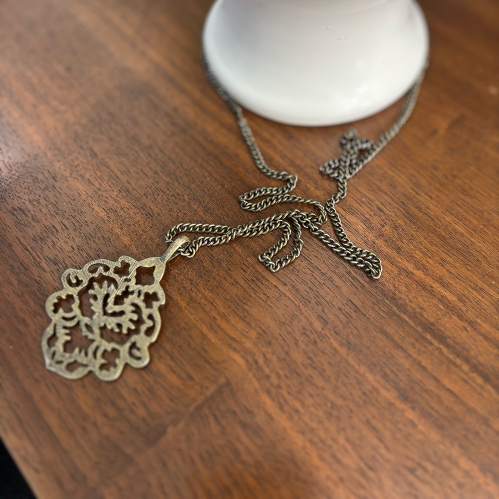 Vintage SAQ Avon Antiqued GoldTone Filigree Medallion Pendant 32" Necklace